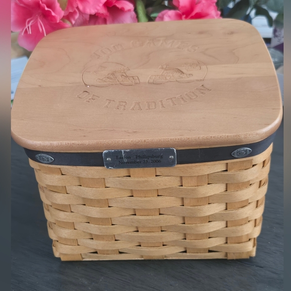 Longaberger 2006 Football Basket w Wood Lid - Picture 4 of 8